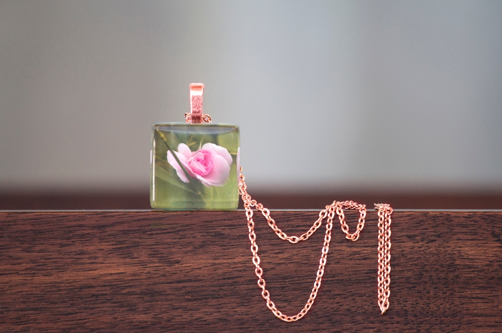 Fonds Rose-Pendentif-recto